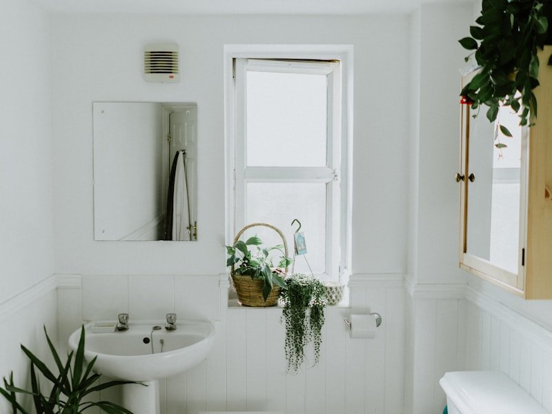 Bright residential Ottawa bathroom with fresh grout and caulking.